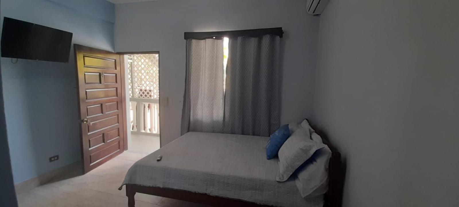 Serenade Hotel Placencia Exterior foto