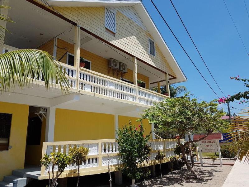 Serenade Hotel Placencia Exterior foto