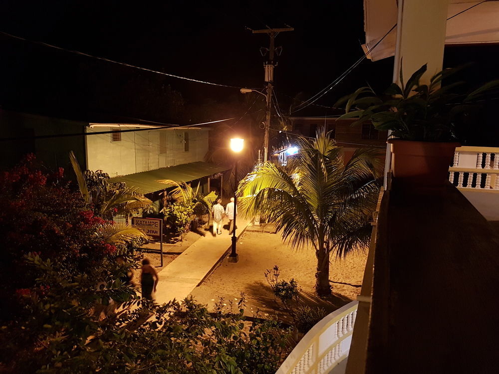 Serenade Hotel Placencia Exterior foto