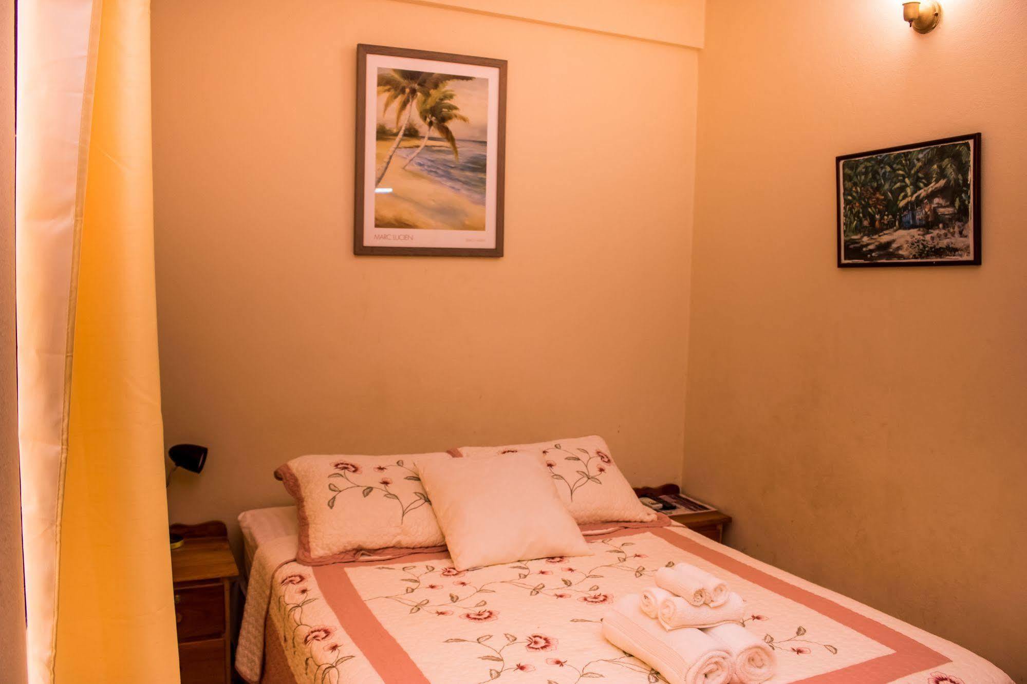 Serenade Hotel Placencia Exterior foto