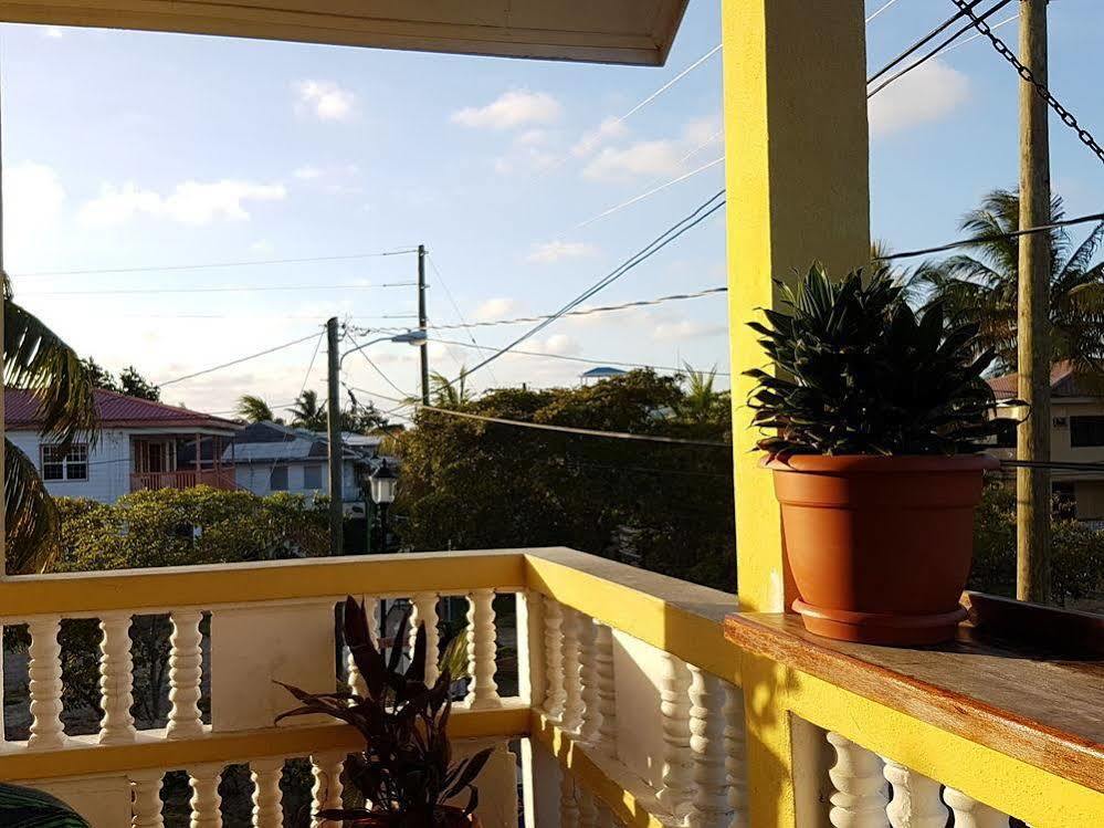 Serenade Hotel Placencia Exterior foto